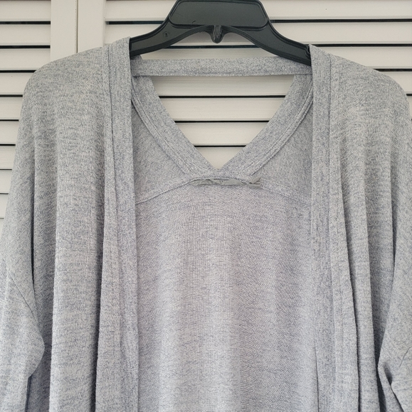 Athleta Light Gray Heather Pose Wrap Cardigan. Size Small - Picture 5 of 7